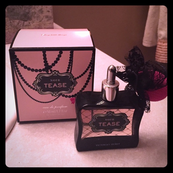 VS Noir Tease perfume