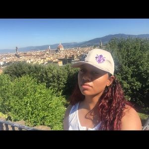 Meet your Posher, Brittni