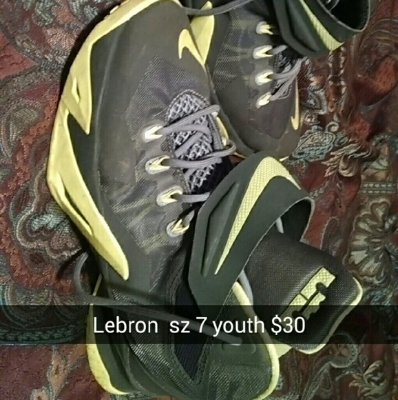 Lebron youth size 7