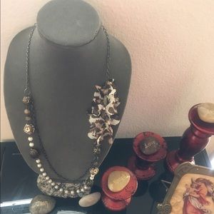A pearl necklace