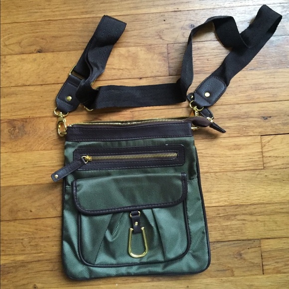 NWOT👉BRACIANO Cross Body army green bag 💥