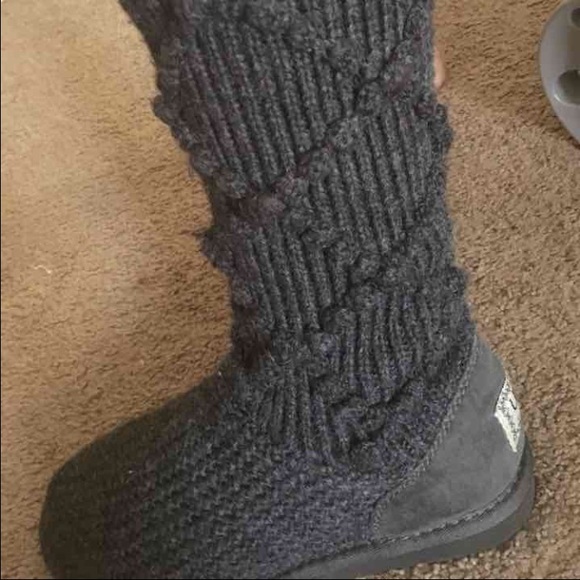 Ugg boots size 6, I apologize they are size 6