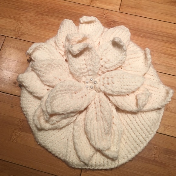 Decorative hat - Picture 1 of 4