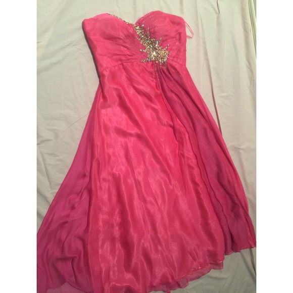 BRAND NEW NEVER WORN FORMAL DRESS