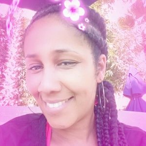 Meet your Posher, Dee dee