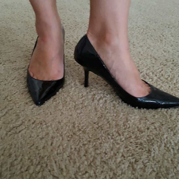 Patent leather pointed toe pumps