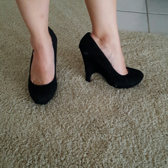 Black Velvet pumps
