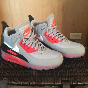 High top Nike Air Max (RARE)
