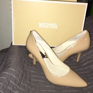 Michael Kors Tan Pumps
