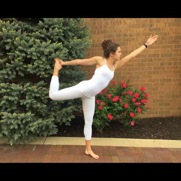 SOLD-RARE: Lululemon white wunder under crop