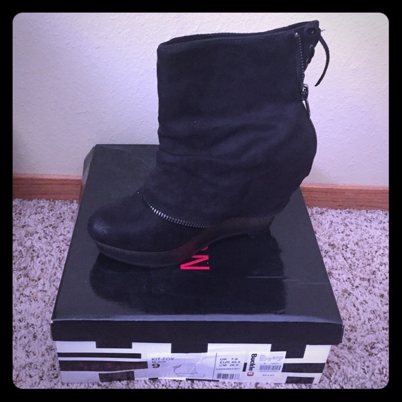 Not Rated --Kit Fox black zipper wedge