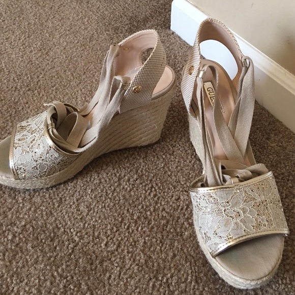 Guess wedges