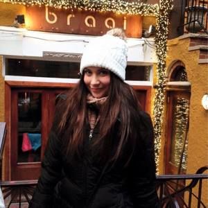 Meet your Posher, Caitlin