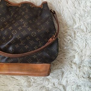 Authentic Louis Vuitton Noe drawstring bucket bag