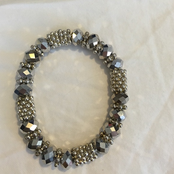 2 Bracelets