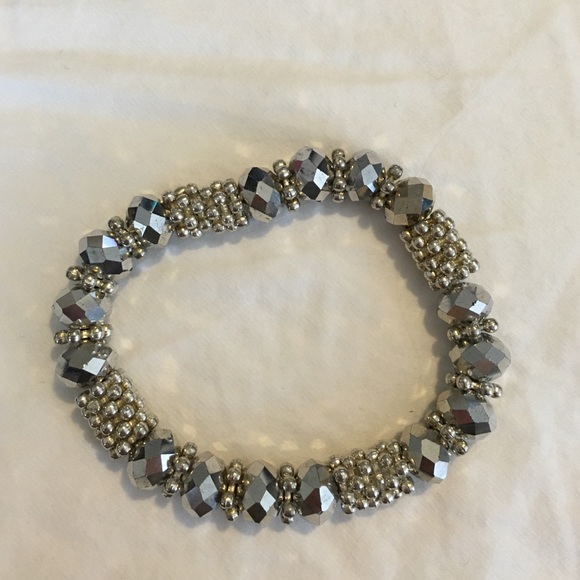 2 Bracelets - Picture 2 of 4