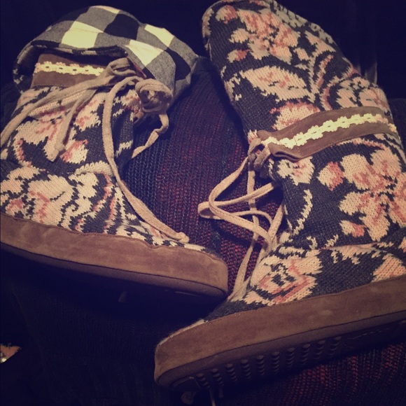 Muk luk slippers