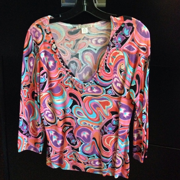 Lightweight sweater three-quarter length sleeve