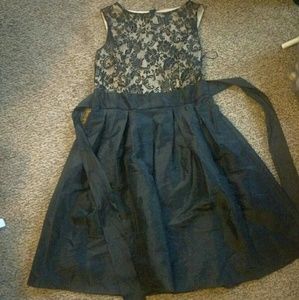 Like new Melrose midi dress