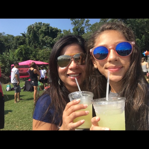 Meet your Posher, Issis - Picture 2 of 2