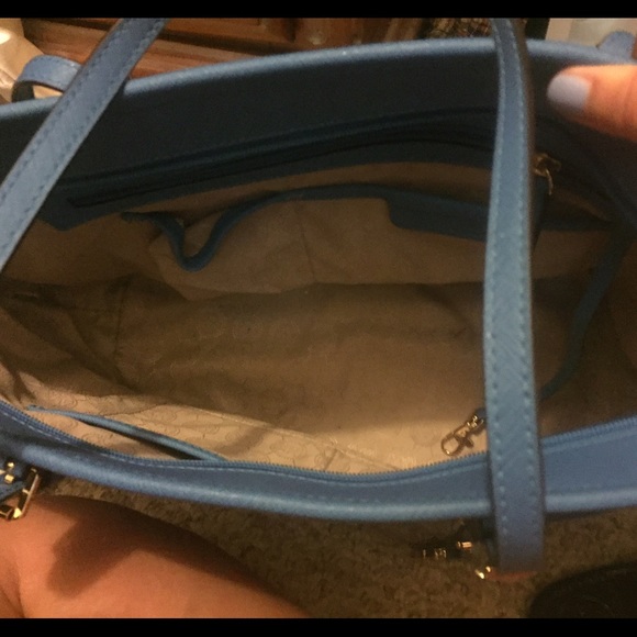 ❌SOLD❌Michael Kors Jet Set Tote - Picture 3 of 3