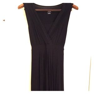 Liz Lange Nursing Friendly Maternity Dress (Black)