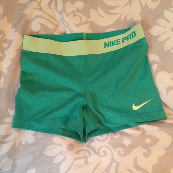 Nike pro spandex size small