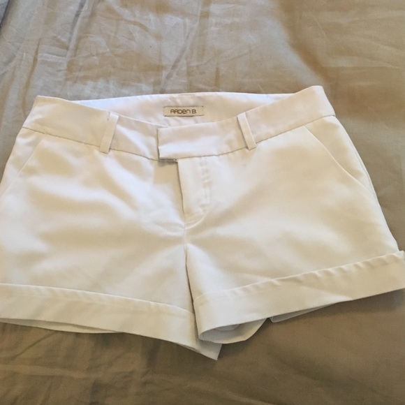 White Arden B dress shorts size 8