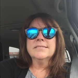 Meet your Posher, Leslie