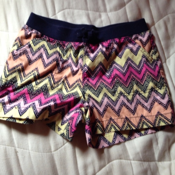 Girls chevron shorts size 10/12 - Picture 1 of 2