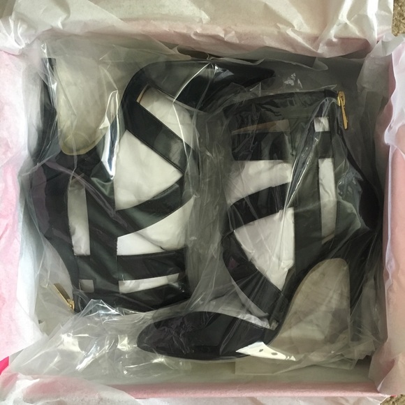 KRISTIN CAVALLARI CHELSEA KID STRAPPY LEATHER PUMP - Picture 4 of 4