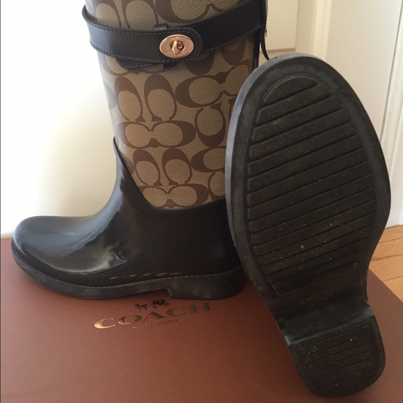 🌟SOLD🌟 Coach rainboots with box size 5-6 - Picture 3 of 4