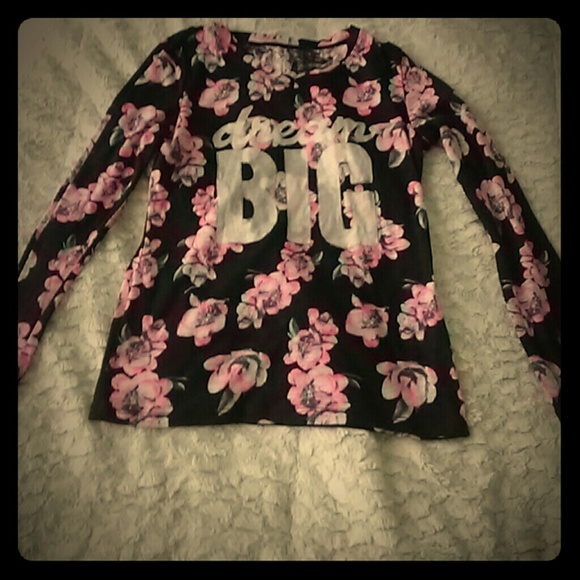 Long sleeve floral print tee.