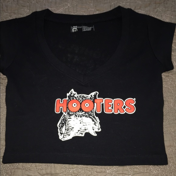 HOOTERS CROP TOP