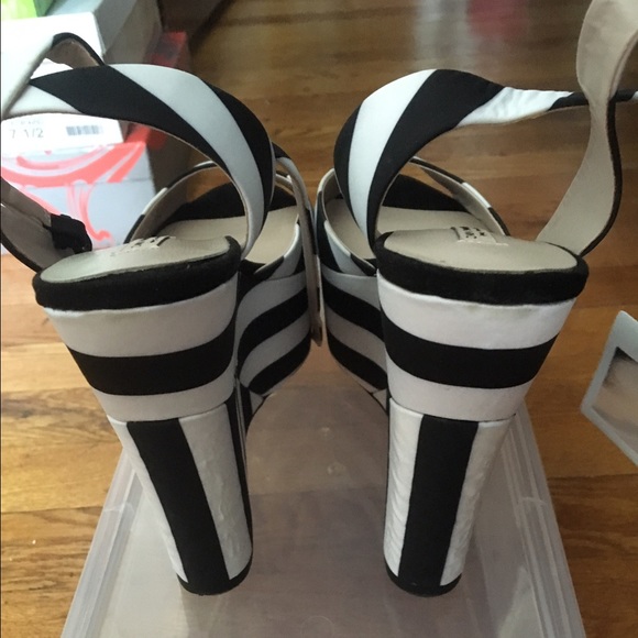 black and white wedge sandals 28 zara shoes zara black and white stripe wedge black and white wedge sandals 28 zara shoes zara black and white stripe wedge