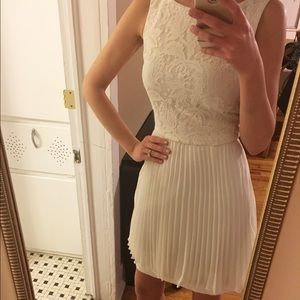 Beige lace dress with accordion pleats - Size 0