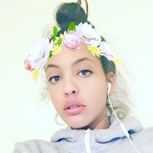 Meet your Posher, Houda