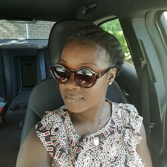 Meet your Posher, Carol - Picture 2 of 4