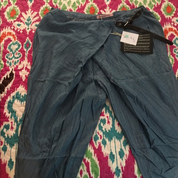 Jeans - Picture 2 of 3