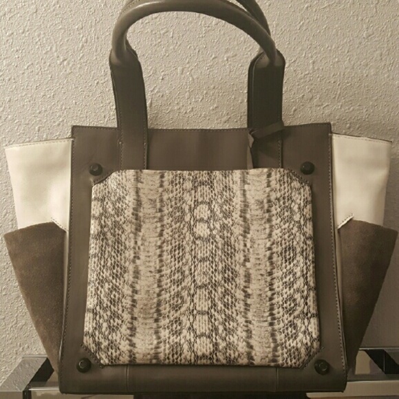Vince Camuto Peri TOTE- Holds Laptop!