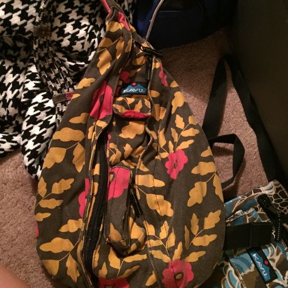 Kavu cross body purse