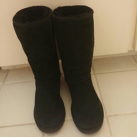 UGG's - Picture 2 of 2