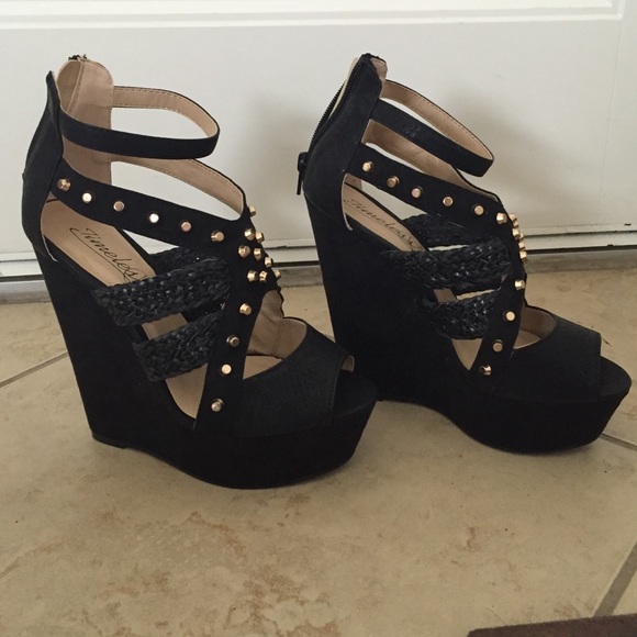 Timeless Black wedges