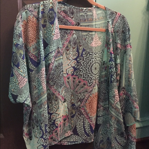 Francesca's patterned kimono size m