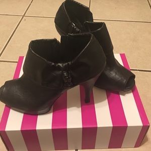 Size 8 shoe Size 8 shoe