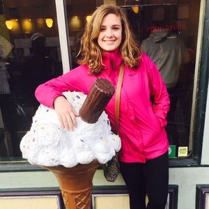 Meet your Posher, Lydia