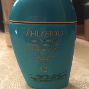 ✨Price is firm✨Shiseido Liquid Foundation
