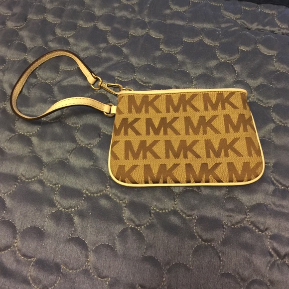 Wristlet