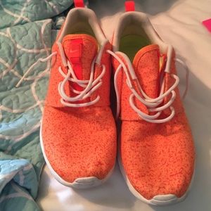 Orange speckled roshes