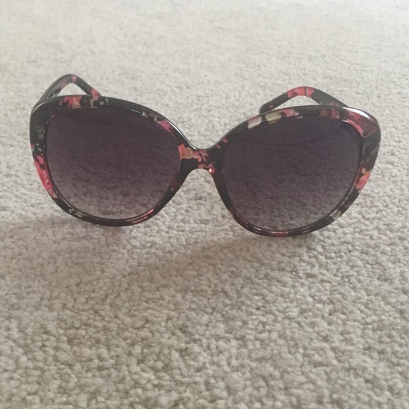 Flower print sunglasses